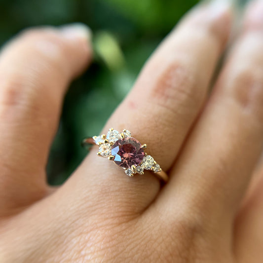 Bague Asymétrique Unique avec Saphir Pêche Foncé et Diamants