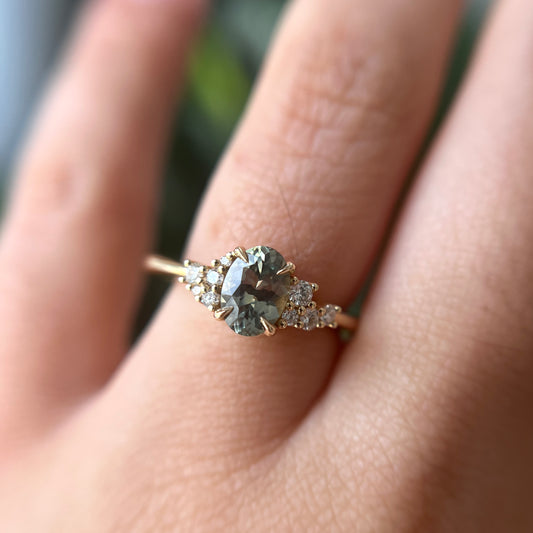 Bague unique en saphir vert et diamants