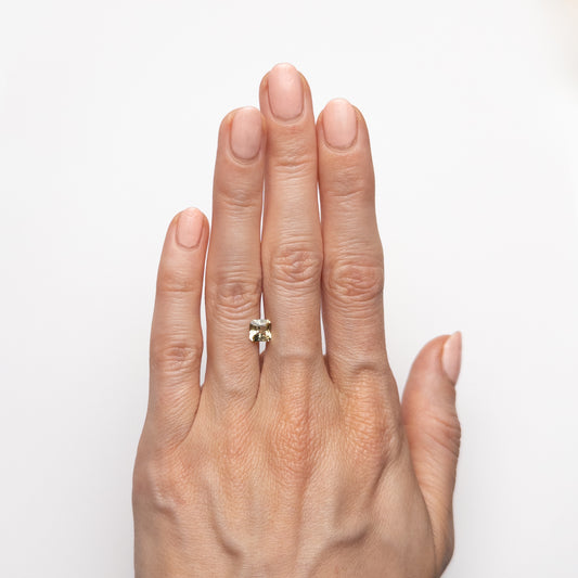 Saphir Vert-Jaune Pâle taille radiant de 0,82ct