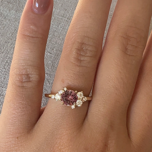 Bague Asymétrique Unique avec Saphir Pêche Foncé et Diamants