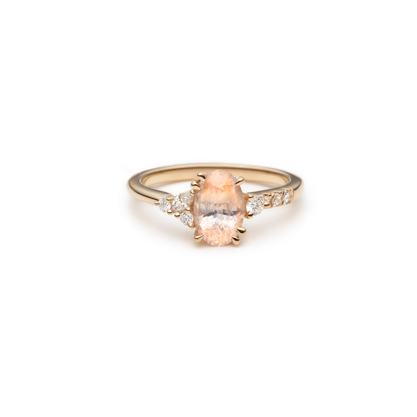 Bague asymétrique unique avec saphir violet et diamants