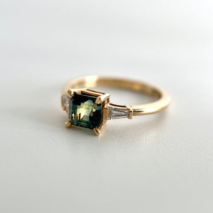 Bague Géométrique Unique avec Saphir Bleu-Vert et Diamants
