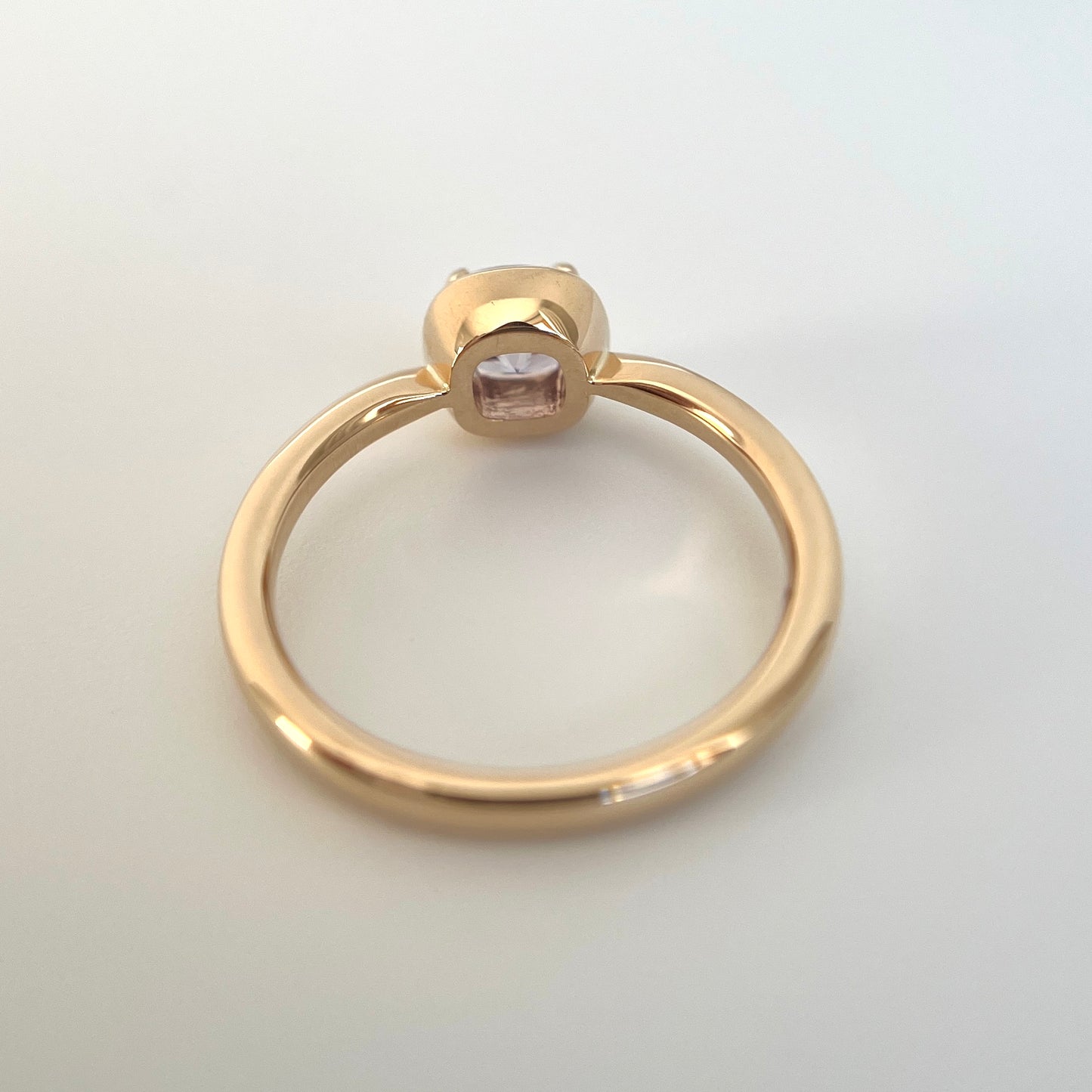 Solitaire Unique Avec Saphir Coussin Carré Violet Pâle