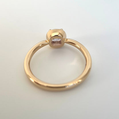 Solitaire Unique Avec Saphir Coussin Carré Violet Pâle