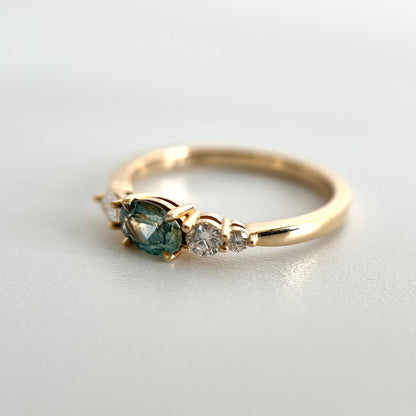 Bague Unique Avec Saphir Bleu-Vert du Montana et Diamants