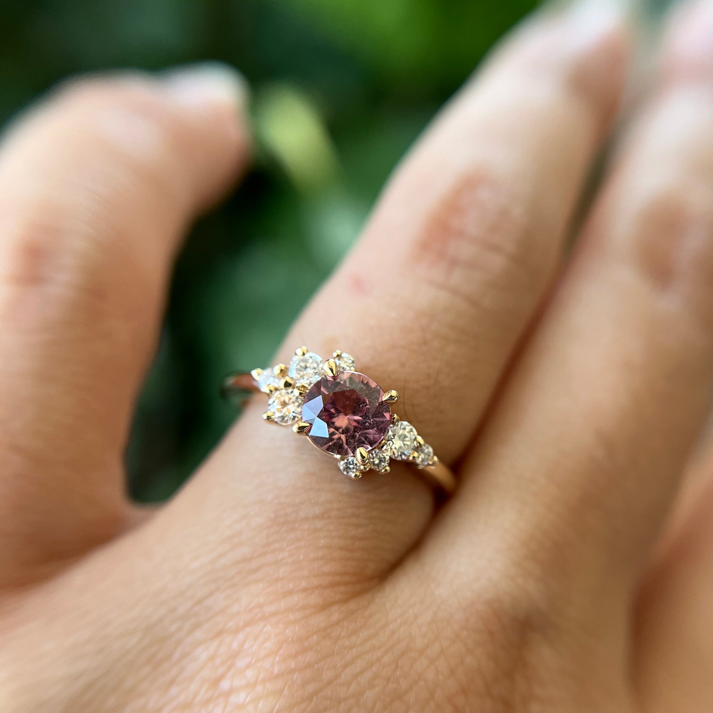 Bague Asymétrique Unique avec Saphir Pêche Foncé et Diamants