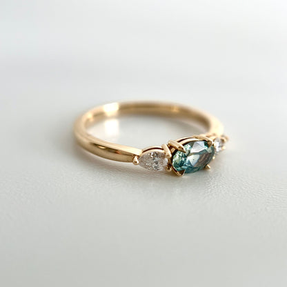 Bague Unique Avec Saphir Bleu-Vert du Montana et Diamants