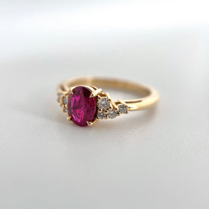 Bague asymétrique unique en rubis et diamants