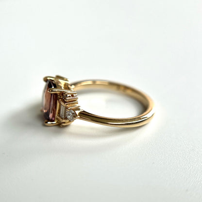 Bague Art Déco Unique Avec Saphir Rose Brunâtre Pâle Et Diamants