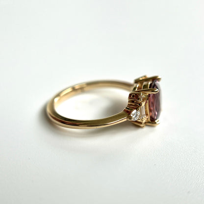 Bague Art Déco Unique Avec Saphir Rose Brunâtre Pâle Et Diamants