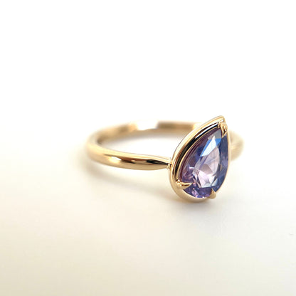 Solitaire Unique Avec Saphir Mauve Taille Poire