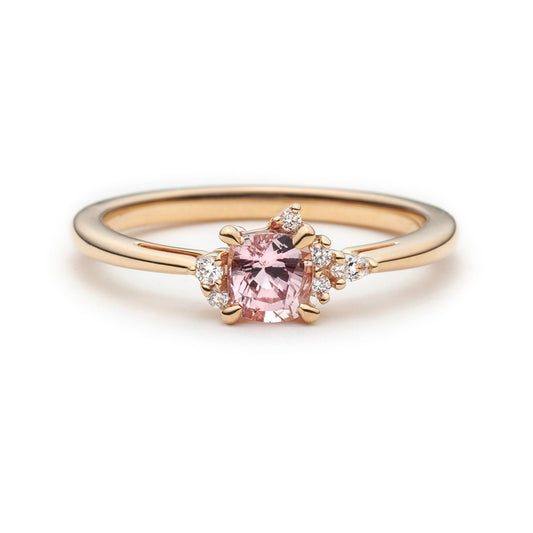 Bague asymétrique unique avec saphir pêche et diamants