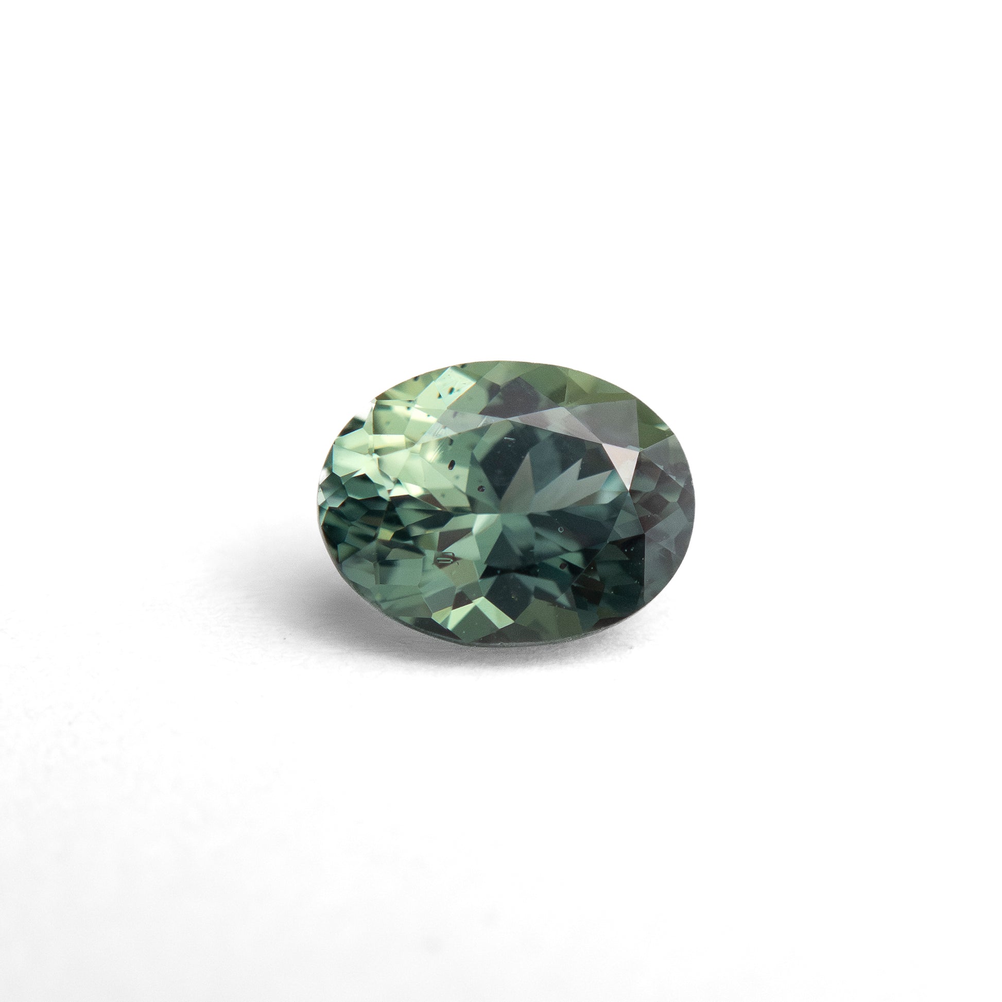 RARE !! SAPHIR BLEU VERT DE TANZANIE : 5.6 mm x 4.7 mm RARE !! SAPHIR BLEU VERT DE TANZANIE : 5.6 mm x 4.7 mm