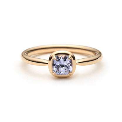 Solitaire Unique Avec Saphir Coussin Carré Violet Pâle