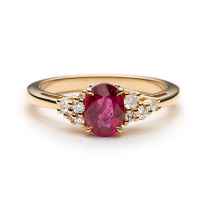 Bague asymétrique unique en rubis et diamants