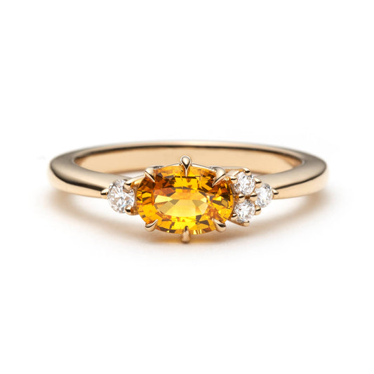 Bague unique en saphir jaune ovale et diamants