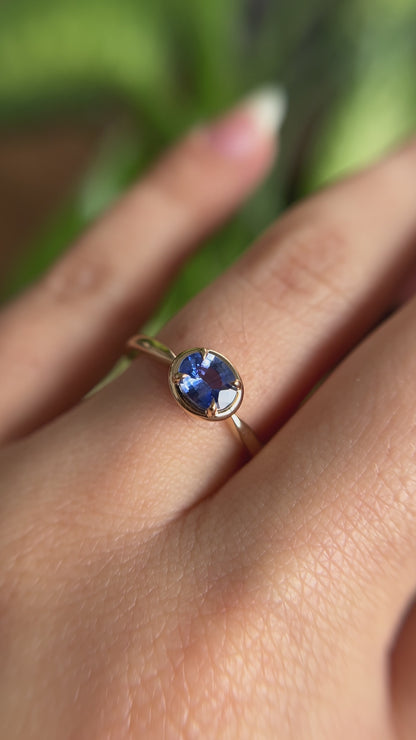 Solitaire Unique Avec Saphir Ovale Bleu