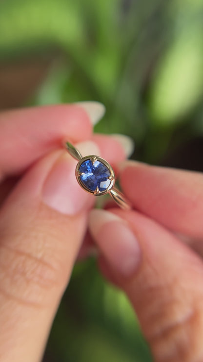 Solitaire Unique Avec Saphir Ovale Bleu