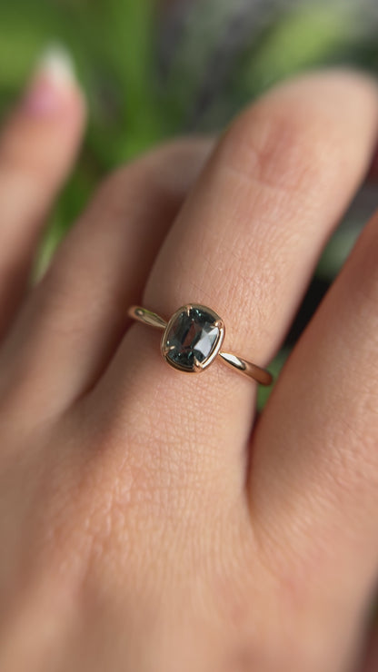 Solitaire Unique Avec Saphir Allongé Bleu-Vert