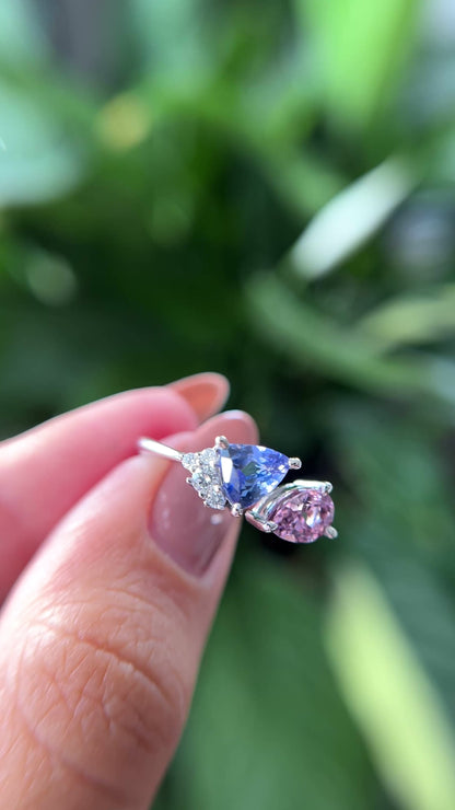 Bague asymétrique unique Toi & Moi, saphir bleu et spinelle rose