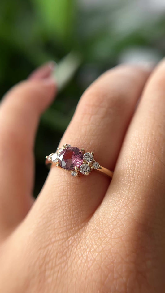 Bague Asymétrique Unique avec Saphir Pêche Foncé et Diamants