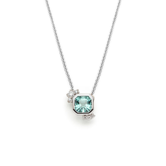 Collier asymétrique unique avec touamline bleue et diamants 