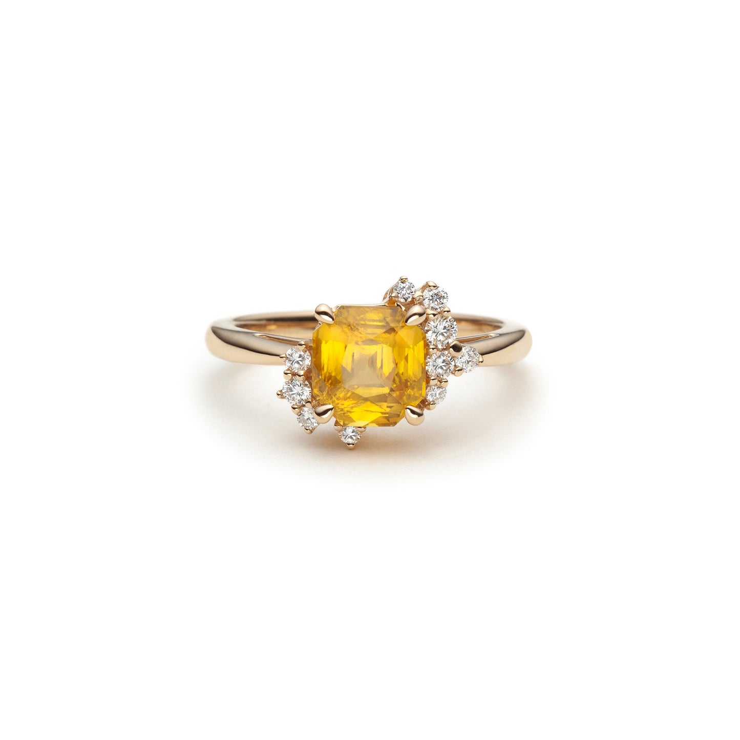 Bague asymétrique unique sertie d'un saphir jaune et de diamants